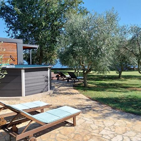 Beach House Ive With Jacuzzi, Pool, Playground And Bbq In An Olive Grove With A Beach, Pomer - Istria 外观 照片