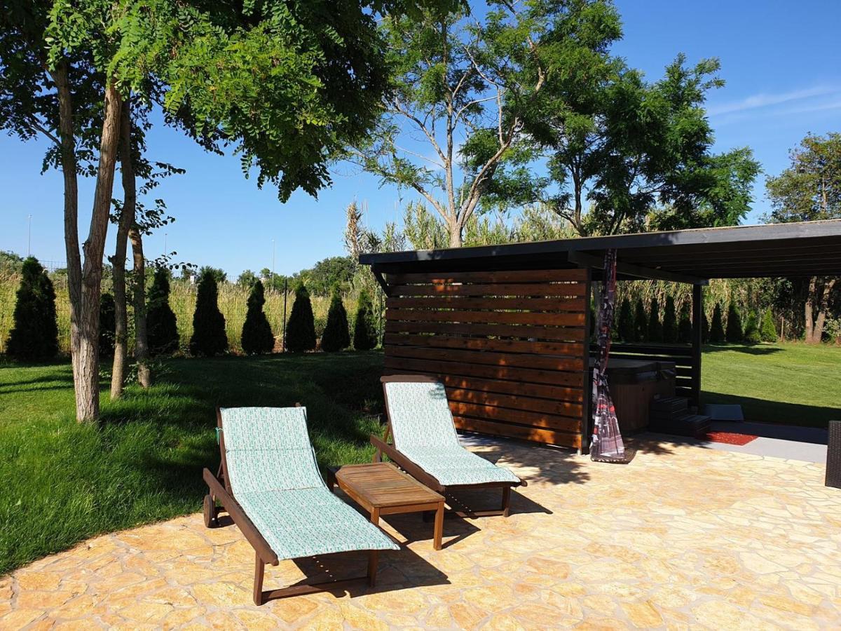 Beach House Ive With Jacuzzi, Pool, Playground And Bbq In An Olive Grove With A Beach, Pomer - Istria 外观 照片