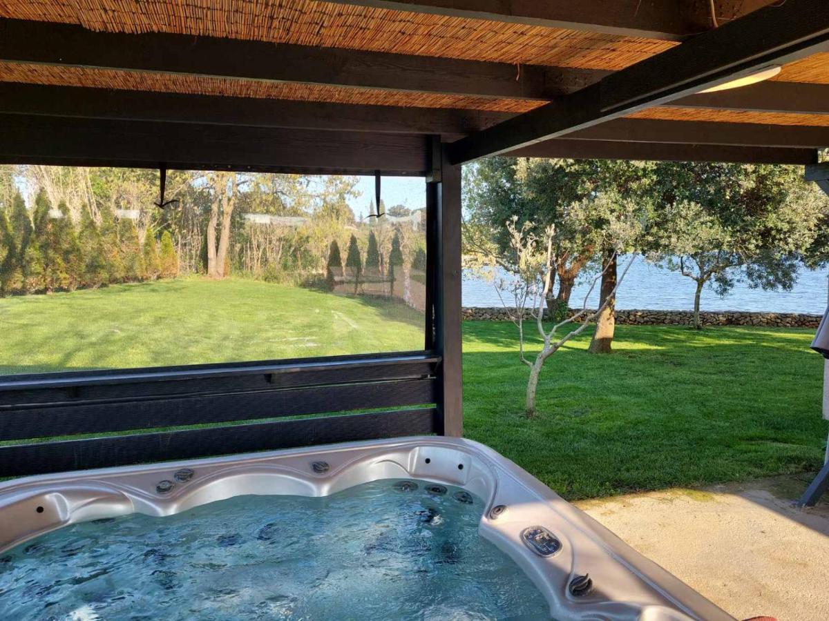 Beach House Ive With Jacuzzi, Pool, Playground And Bbq In An Olive Grove With A Beach, Pomer - Istria 外观 照片