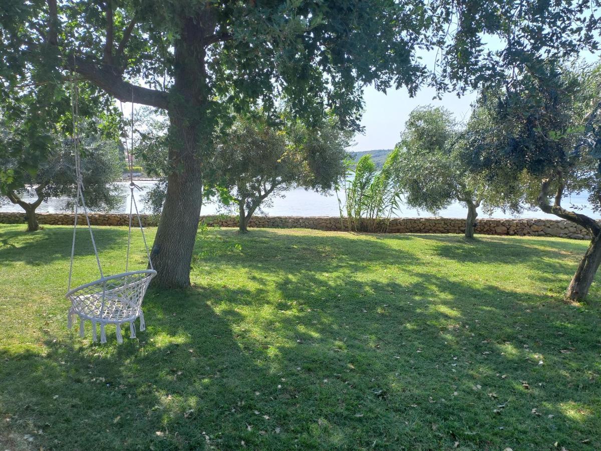 Beach House Ive With Jacuzzi, Pool, Playground And Bbq In An Olive Grove With A Beach, Pomer - Istria 外观 照片
