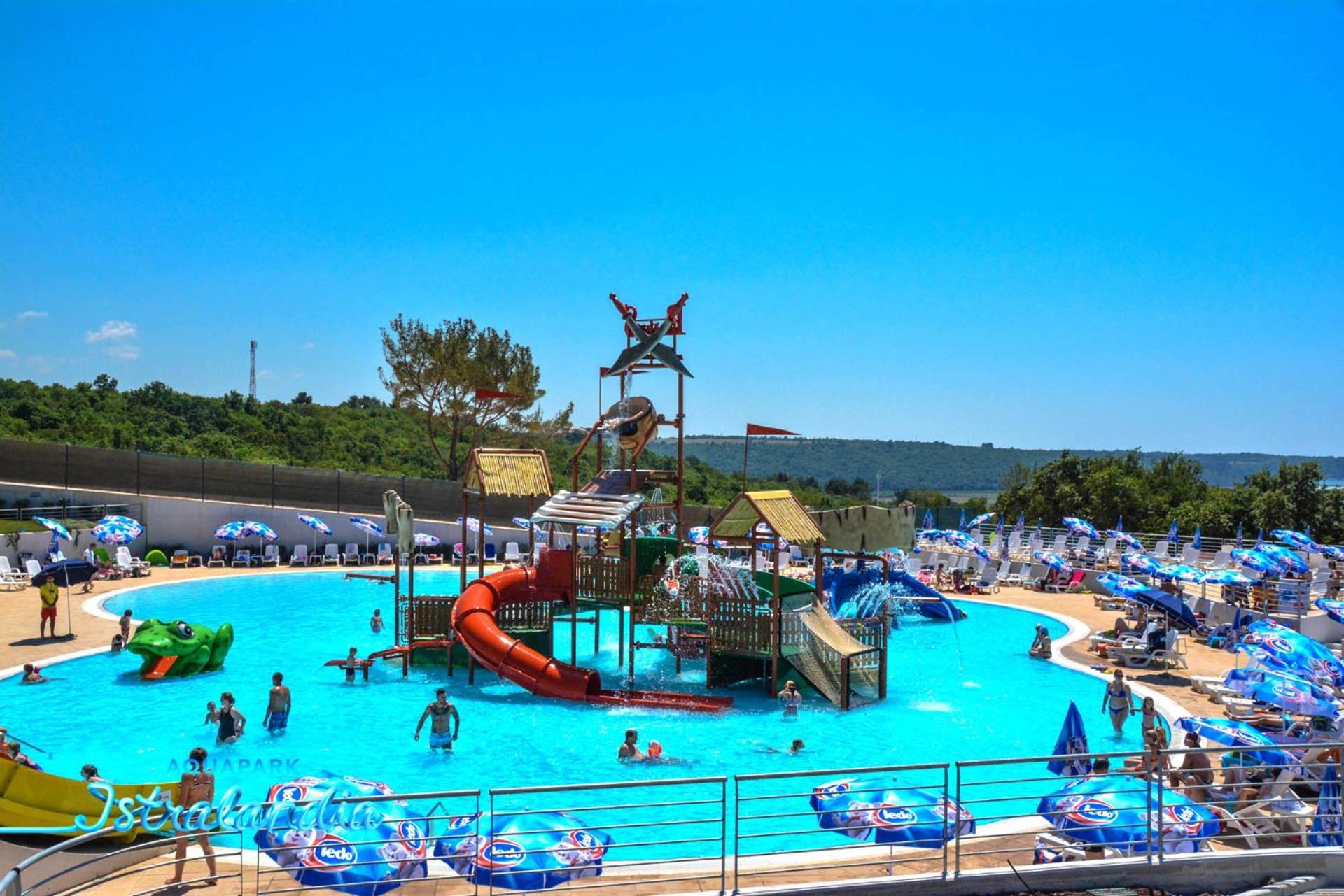 Beach House Ive With Jacuzzi, Pool, Playground And Bbq In An Olive Grove With A Beach, Pomer - Istria 外观 照片