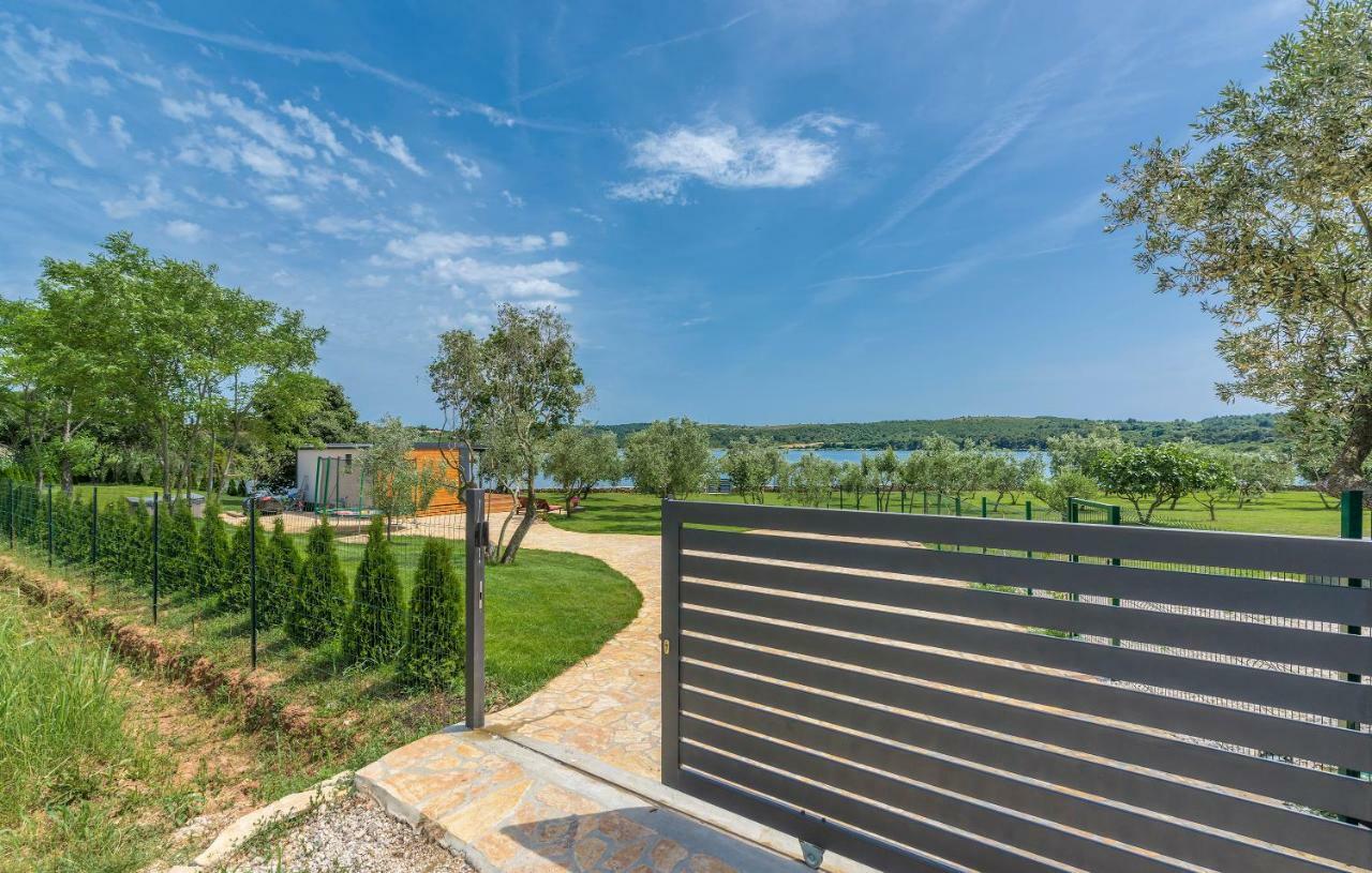 Beach House Ive With Jacuzzi, Pool, Playground And Bbq In An Olive Grove With A Beach, Pomer - Istria 外观 照片