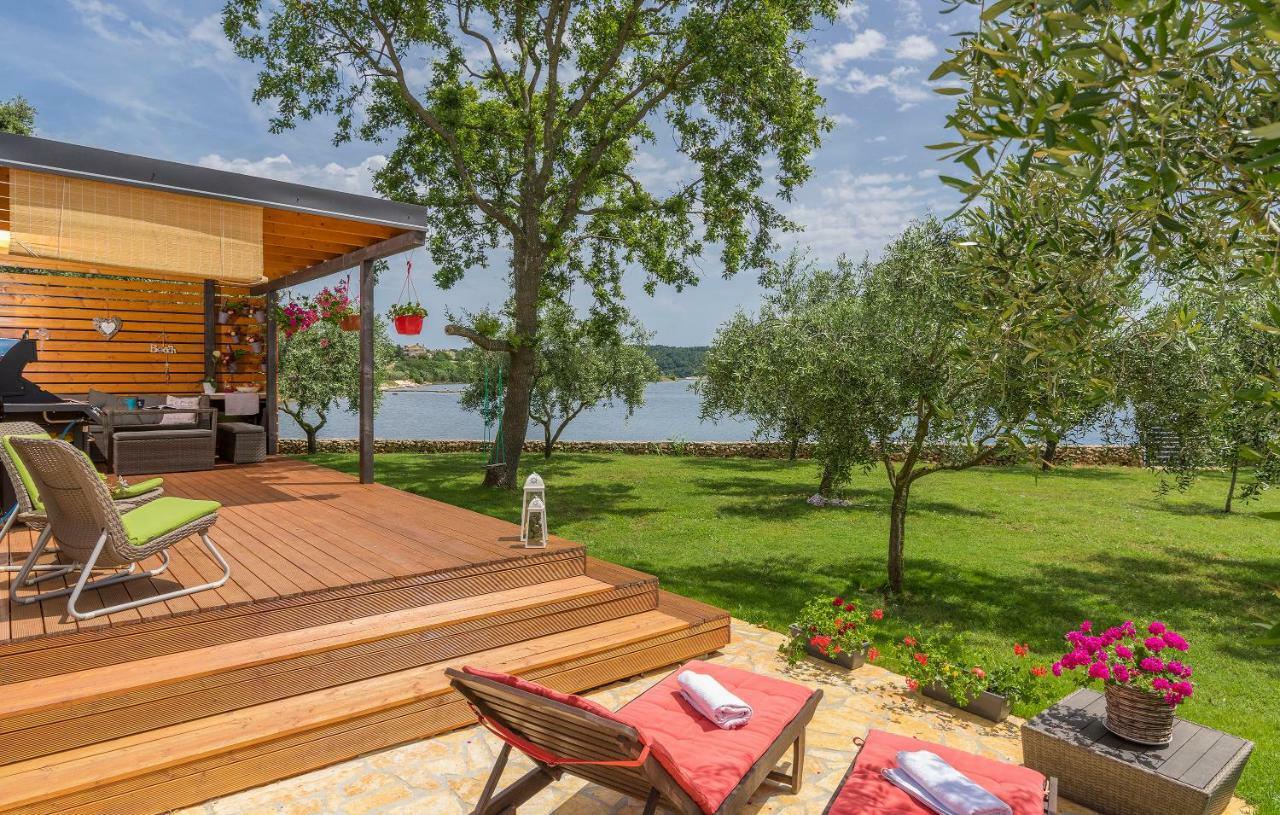 Beach House Ive With Jacuzzi, Pool, Playground And Bbq In An Olive Grove With A Beach, Pomer - Istria 外观 照片