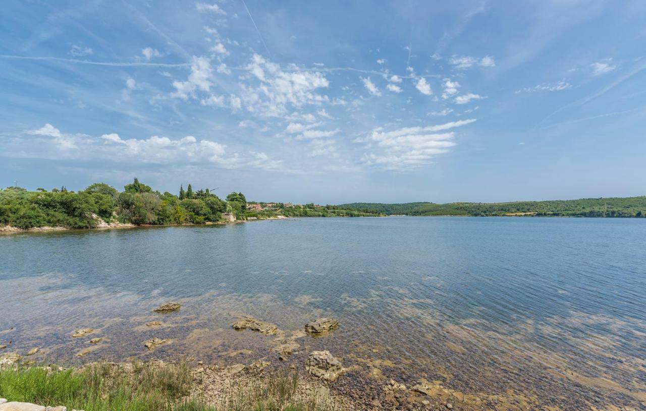 Beach House Ive With Jacuzzi, Pool, Playground And Bbq In An Olive Grove With A Beach, Pomer - Istria 外观 照片